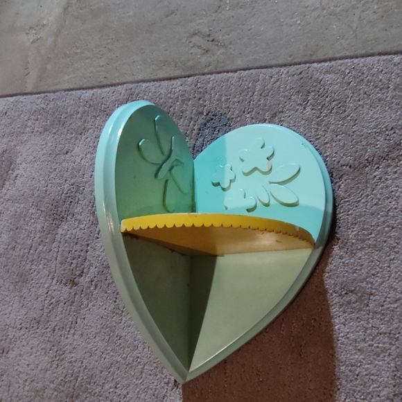 Heart-Shaped Corner Shelf - Picture 3 of 8